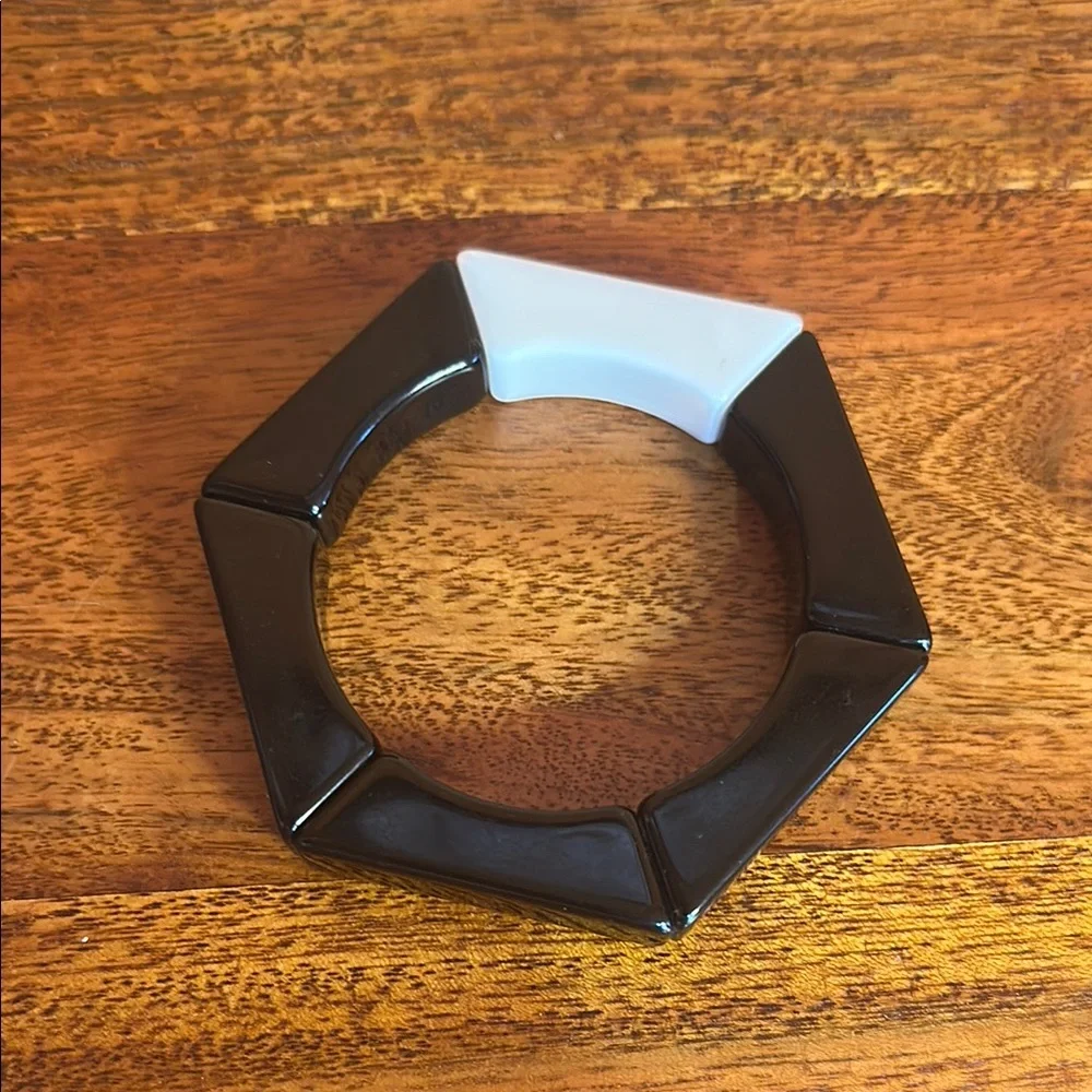 Black and White Fitness Tracker Wristband